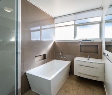 15 Besant Street, Hampton East VIC 3188 - House For Rent | Domain - Photo 6