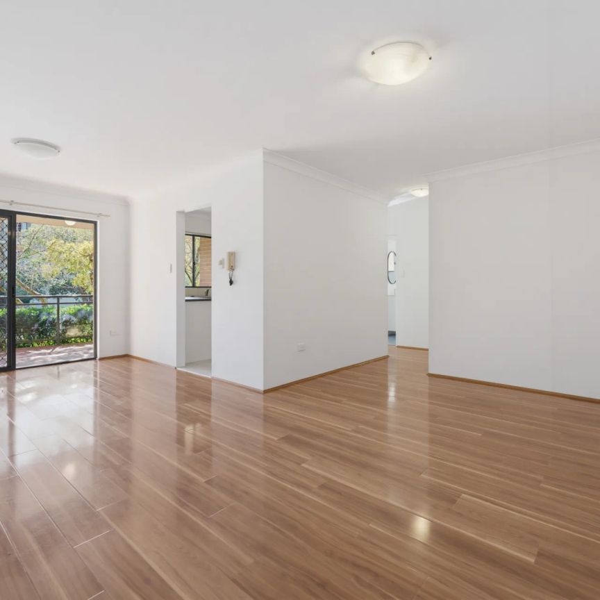 Freshly Painted Elevated Ground Floor Apartment in Convenient Kogarah Location - Photo 1