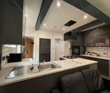 29 Mayfield Drive - Detached with Huge GardenLoughborough - Photo 4