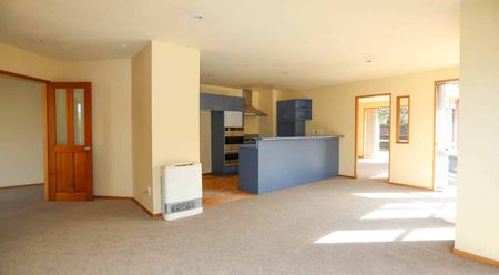 FOUR BEDROOM, TWO BATHROOM FAMILY HOME - Photo 5