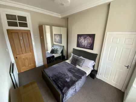 2 Bed Flat, Fairlie Park Drive, G11 - Photo 2