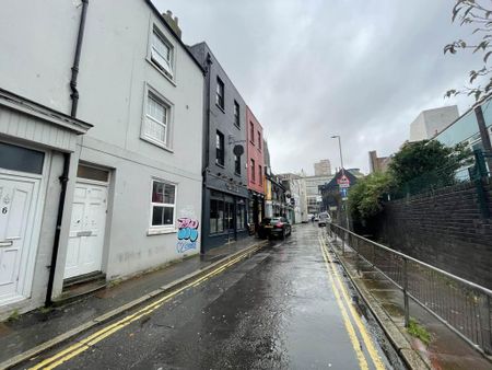 5 bedroom terraced house to rent - Photo 5