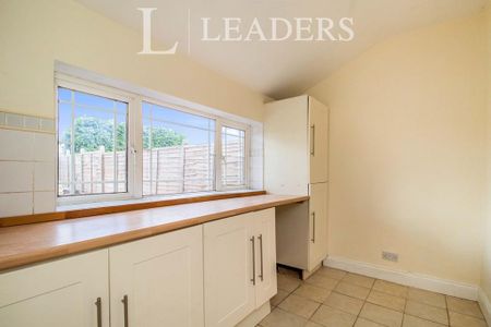 3 bedroom terraced house to rent - Photo 5