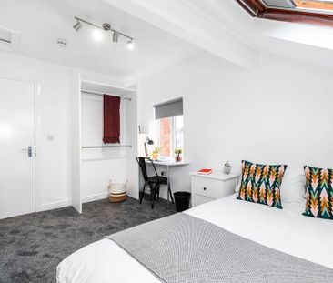 4 bedroom flat to rent - Photo 2