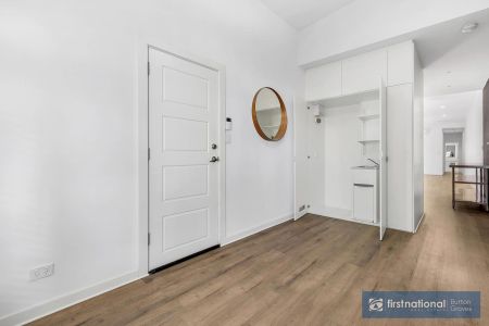 MODERN AND WELL APPOINTED IN CONVENIENT LOCATION - Photo 5