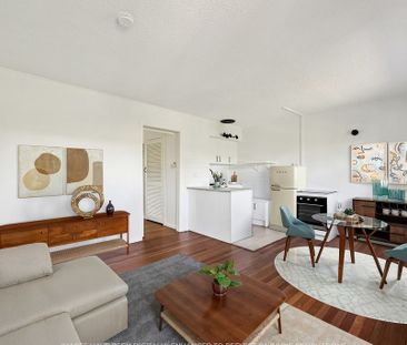 Renovated Top-Level Unit in Prime Surfers Paradise Location - Photo 2