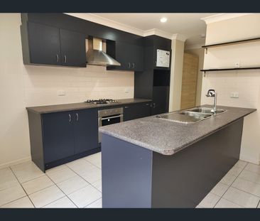 2/8 Seashell Avenue, Coomera, Qld 4209 - Photo 2