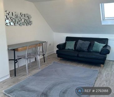 3 bedroom flat to rent - Photo 1