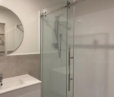 Stylish new build - Photo 2