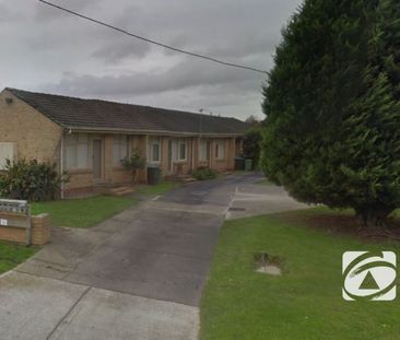 COSY 1 BEDROOM UNIT CLOSE TO SHOPS AND TRANSPORT - Photo 1