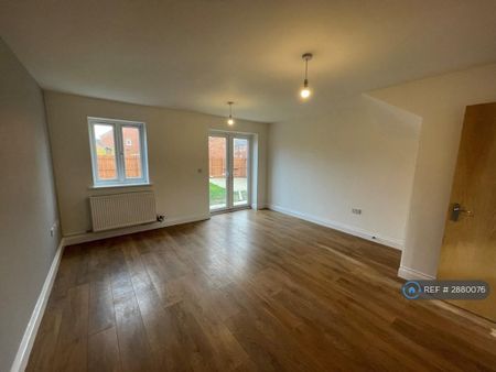 3 bedroom detached house to rent - Photo 2
