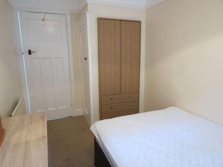Bedroom Detached House In Winton, BH9 - Photo 3