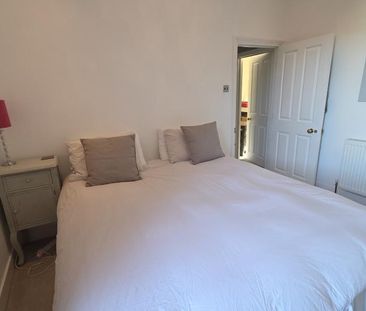 BRIGHT, PEACEFUL, SPACIOUS LARGE DOUBLE WITH SUPERKING BED NEAR TUBE - Photo 6