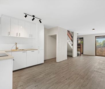 Low maintenance living in the heart of Victoria Park! - Photo 2
