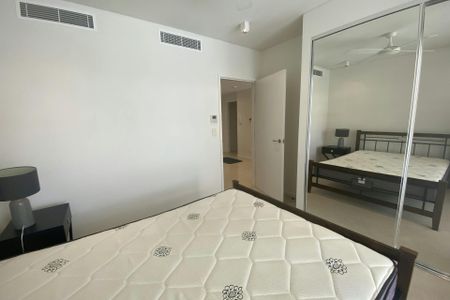 FURNISHED ONE BEDROOM APARTMENT WITH STUDY - Photo 2