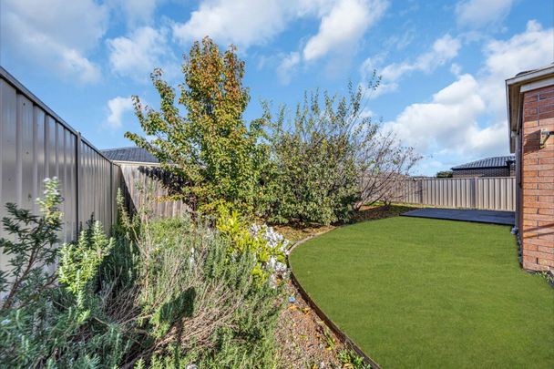 17 Fieldstone Way, Brookfield VIC 3338 - Photo 1