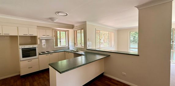 SPACIOUS FAMILY HOME - Photo 2