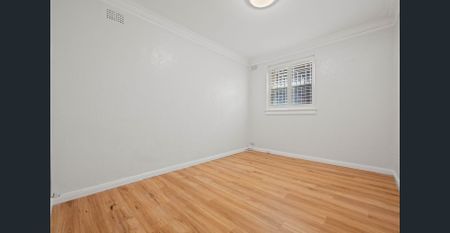 CHIC RENOVATED 1-BEDROOM ART DECO GEM - Photo 3