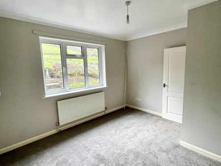 3 bedroom detached bungalow to rent - Photo 4