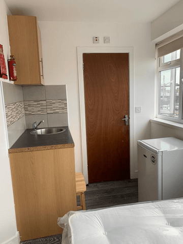 Self contained studio flat close to ilford station- 900 pcm -dss accepted - Photo 2