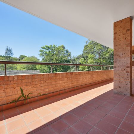 Family sized and secluded with two garages - Photo 3