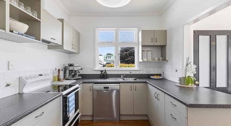 Two-bedroom in Westown - Photo 3