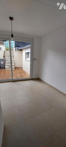 LE CATEAU CAMBRESIS : MAISON RENOVEE 2 CHAMBRES, TERRASSE ET JARDIN - Photo 2