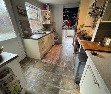 3 bedroom mid-terrace to rent Valebridge Road - Photo 6