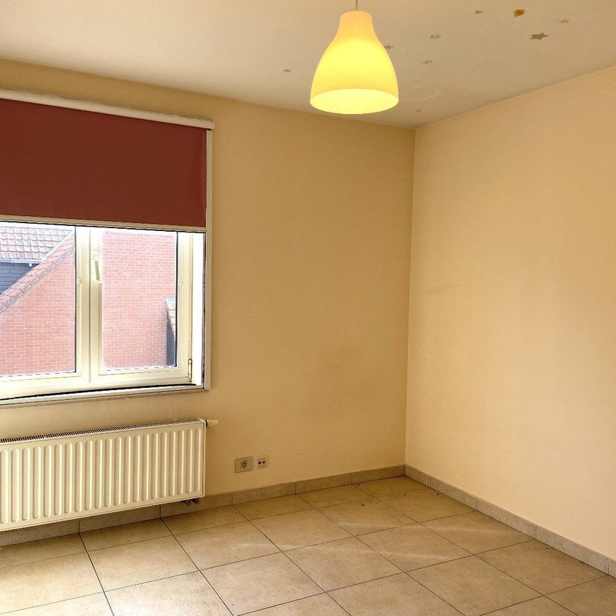 APPARTEMENT MET 3 SLPKS EN AUTOSTAANPLAATS - Photo 1