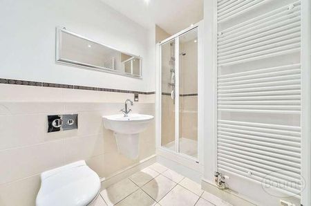 Between Streets, Cobham, Surrey, KT11 - Photo 5