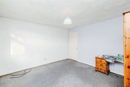 3 Bedroom Terraced - Photo 2