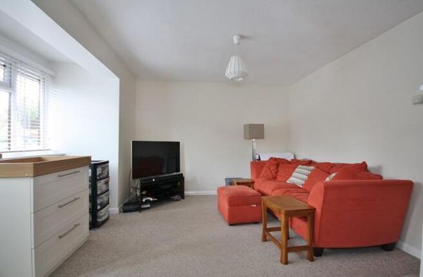 Chestnut Walk, West Byfleet - 1 bedroomProperty for lettings - Seymours - Photo 1