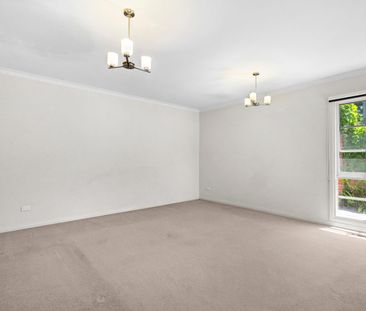 Neat 3-Bedroom Townhouse in a Prime Elsternwick Location - Photo 1