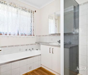 2/711 Ripon Street South, Redan, Vic 3350 - Photo 3