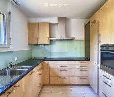 Frisch renovierte 4.5-Zimmer-Wohnung mit Cheminée, Balkon und eigen... - Photo 6