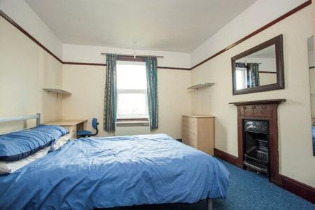 5 bedroom detached house to rent - Photo 2