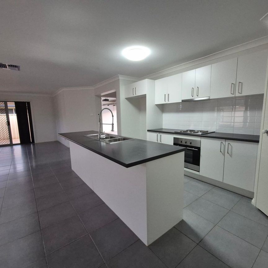 Spacious, Stylish & Move-In Ready – 4-Bedroom Family Home! - Photo 1