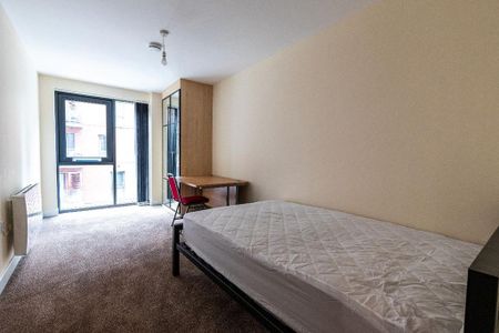 3 bedroom flat to rent - Photo 2