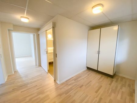 Rummelig 2-værelses lejlighed i Nørresundby - Photo 5