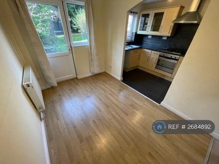 3 bedroom semi-detached house to rent - Photo 3