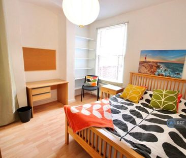 1 bedroom in a house share to rent - Photo 6