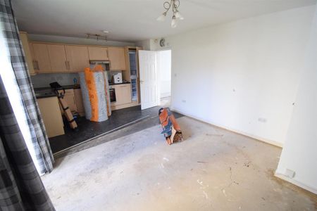 2 bedroom ground floor flat to rent - Photo 5