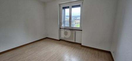 JOLIE VUE SUR LE LAC ET ENTIÉREMENT RÉNOVÉ - Foto 2