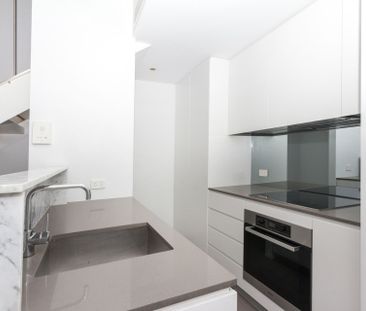 2/5 Burbury Close, Barton - Photo 2