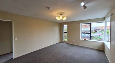 Lovely two bedroom house close to Northlands mall! - Photo 3