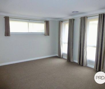 MODERN FAMILY HOME IN FAIRWAY GARDENS ESTATE - Photo 2