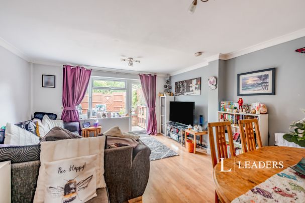 3 bedroom house to rent Sycamore Drive, East Grinstead, RH19 - Photo 1