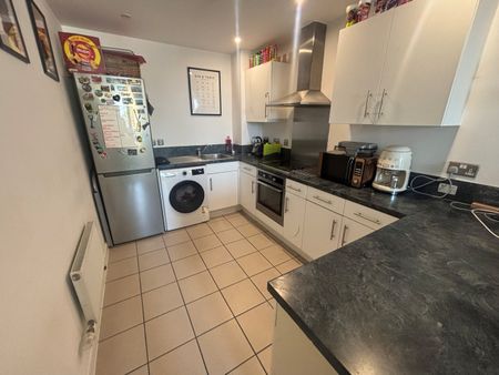77 Axe Street, Barking, IG11 - Photo 4