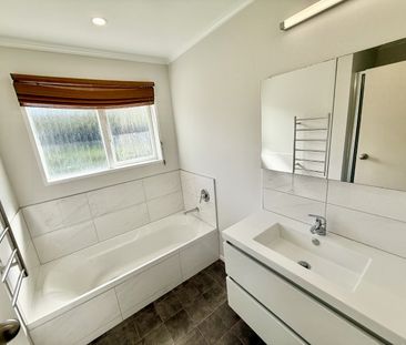 16 Otira grove, Kelson - Photo 2