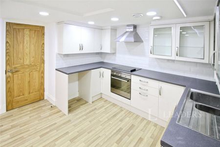 3 bedroom flat to rent - Photo 5